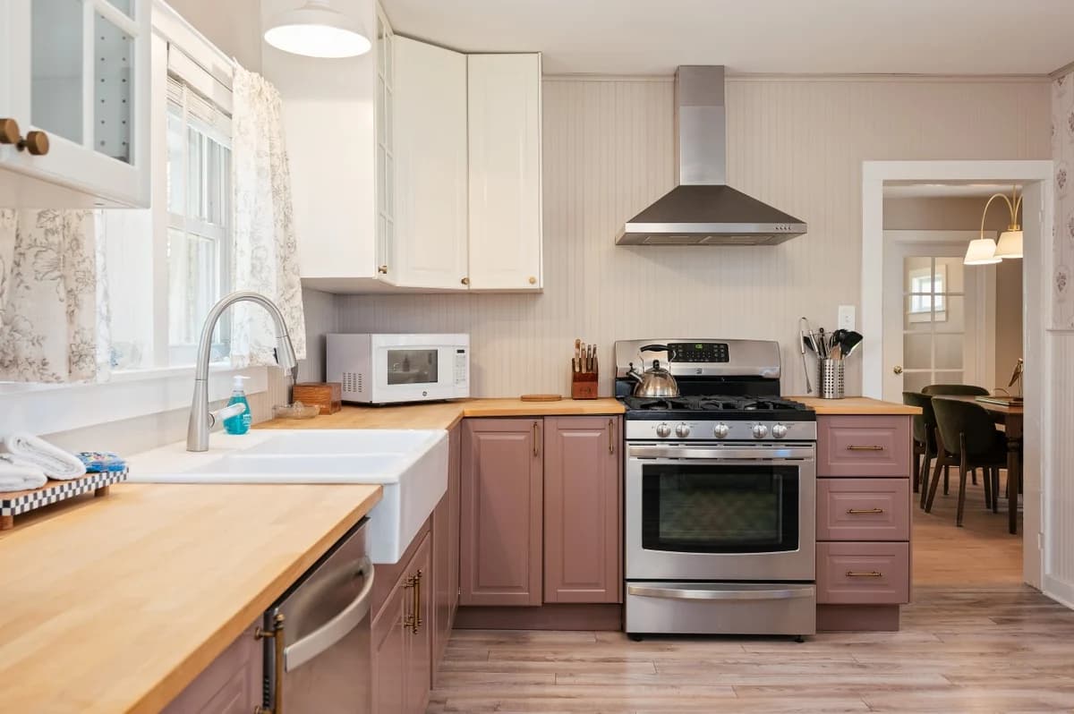 Astra Cottage | Hottub | 3BR Near Downtown & TART Trail | Grill photo 17