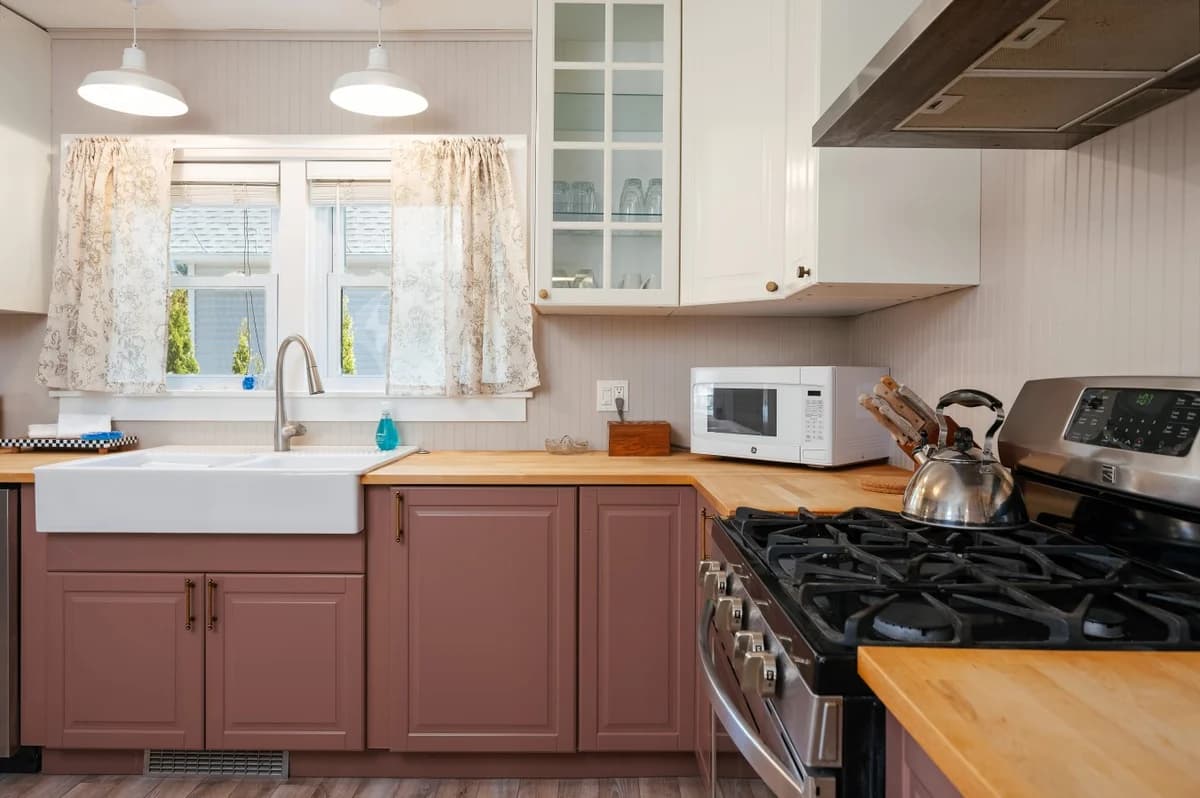 Astra Cottage | Hottub | 3BR Near Downtown & TART Trail | Grill photo 18