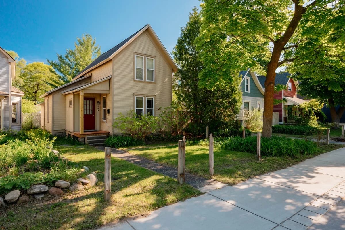 Astra Cottage | Hottub | 3BR Near Downtown & TART Trail | Grill photo 54