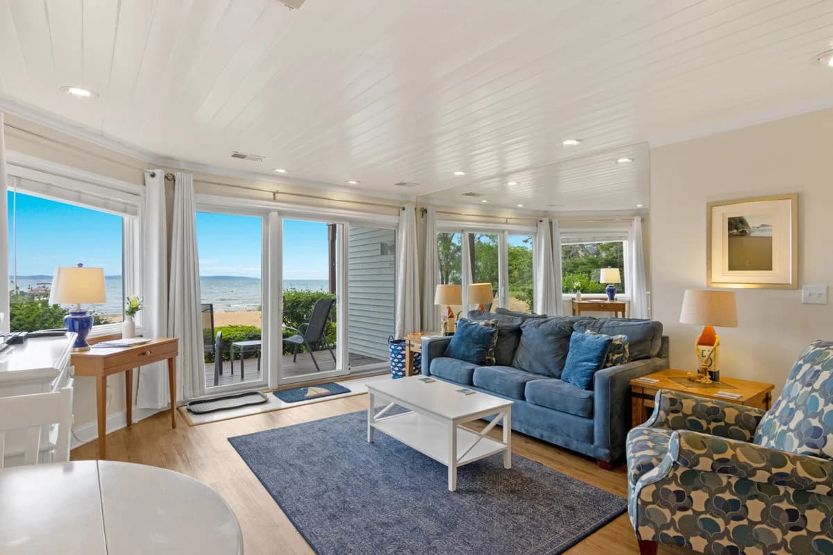Beachside Haven 102 |Beachfront Condo |Near Downtown + Tart Trail photo 8