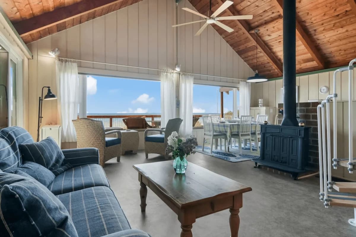 Boona Vista|Lake Michigan Beach Front Cottage photo 13