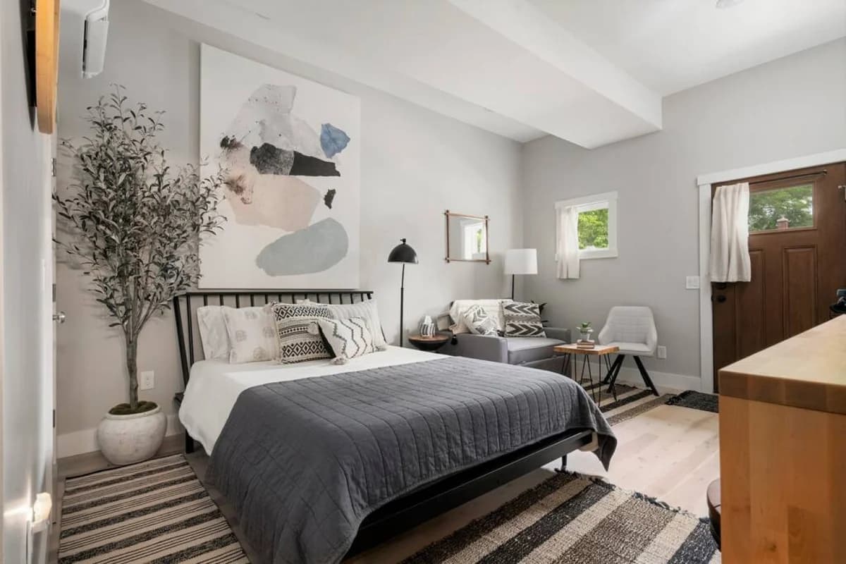 H Studio · Close to Downtown