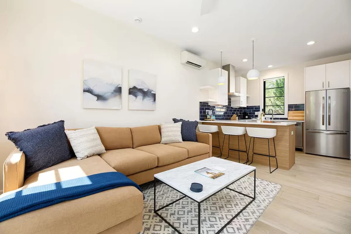 Hamilton Place | Bayside Building 8BR | Near Downtown Beaches photo 4