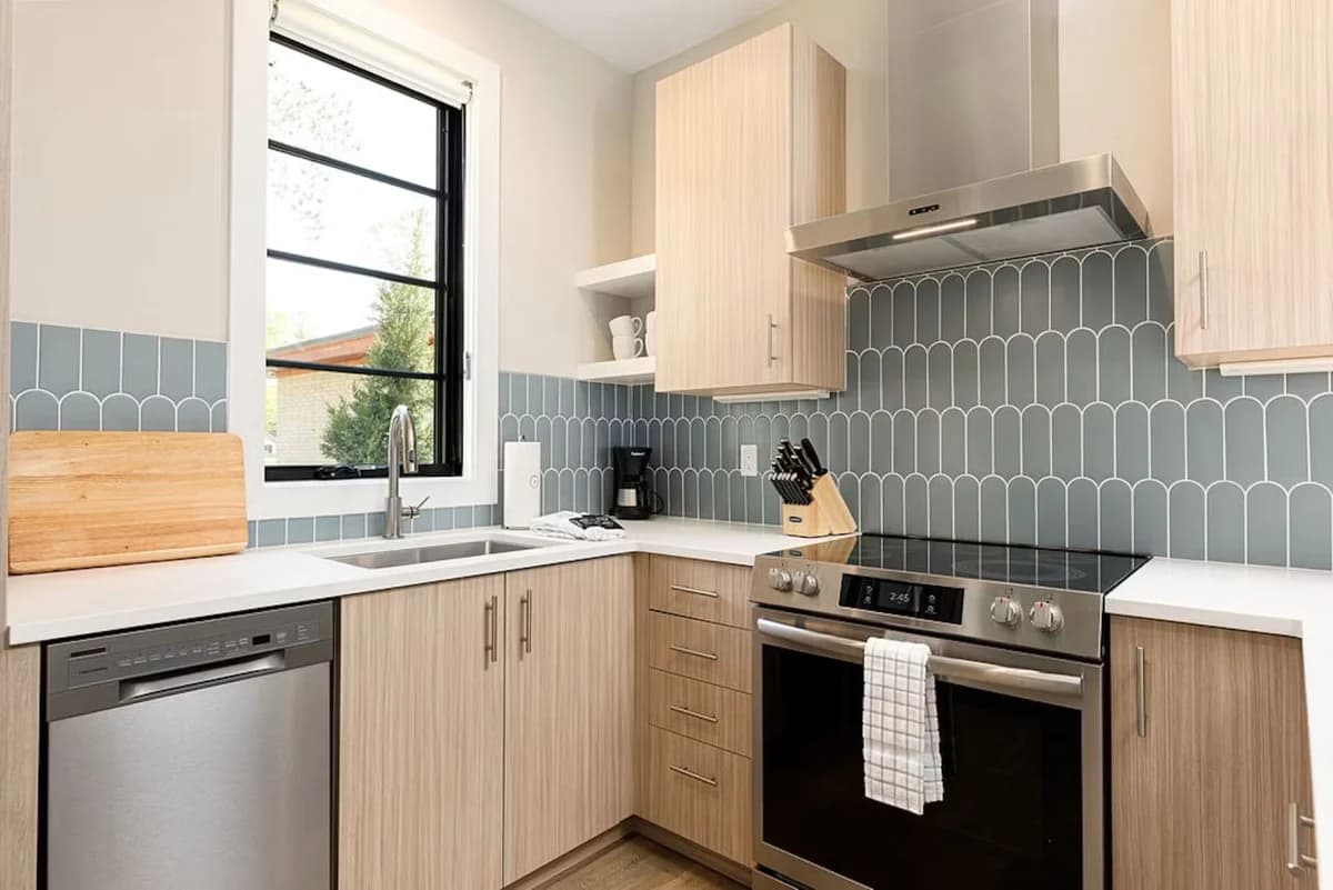 Hamilton Place | Dunecrest Building 10BR | Near Downtown + Trails photo 10