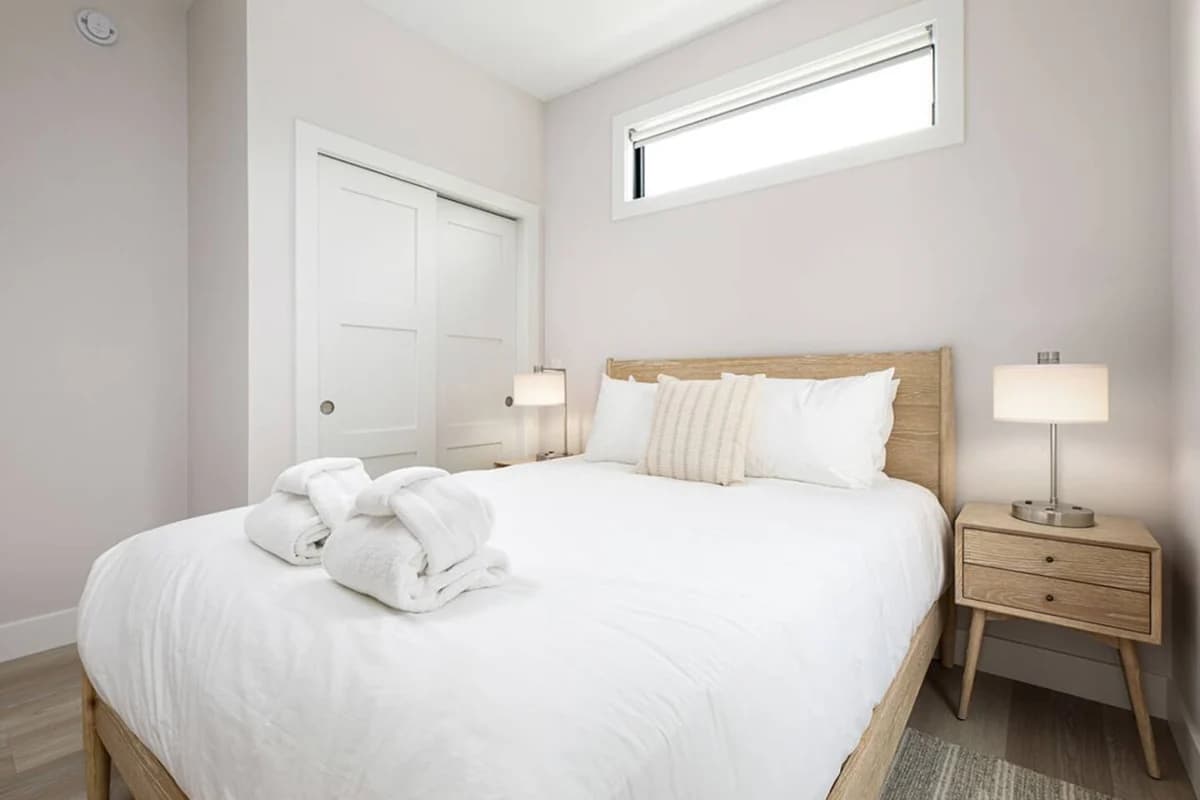Hamilton Place | Dunecrest Building 10BR | Near Downtown + Trails photo 13