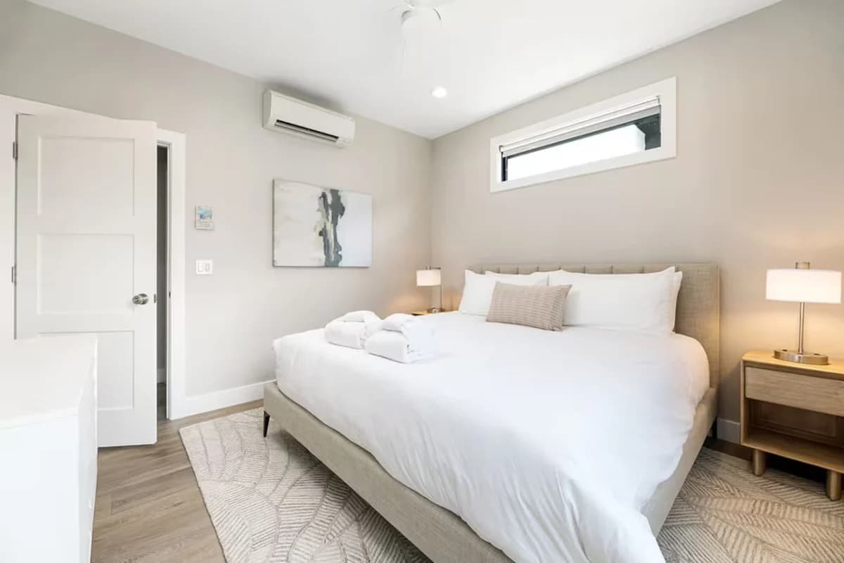 Hamilton Place | Lakestone 2BR | Near Downtown Beaches photo 10