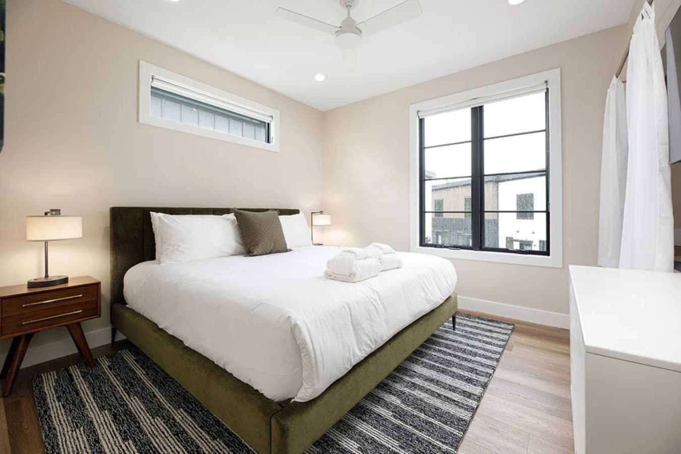 Hamilton Place | Sagewood Building 6BR | Near Downtown Beaches photo 8