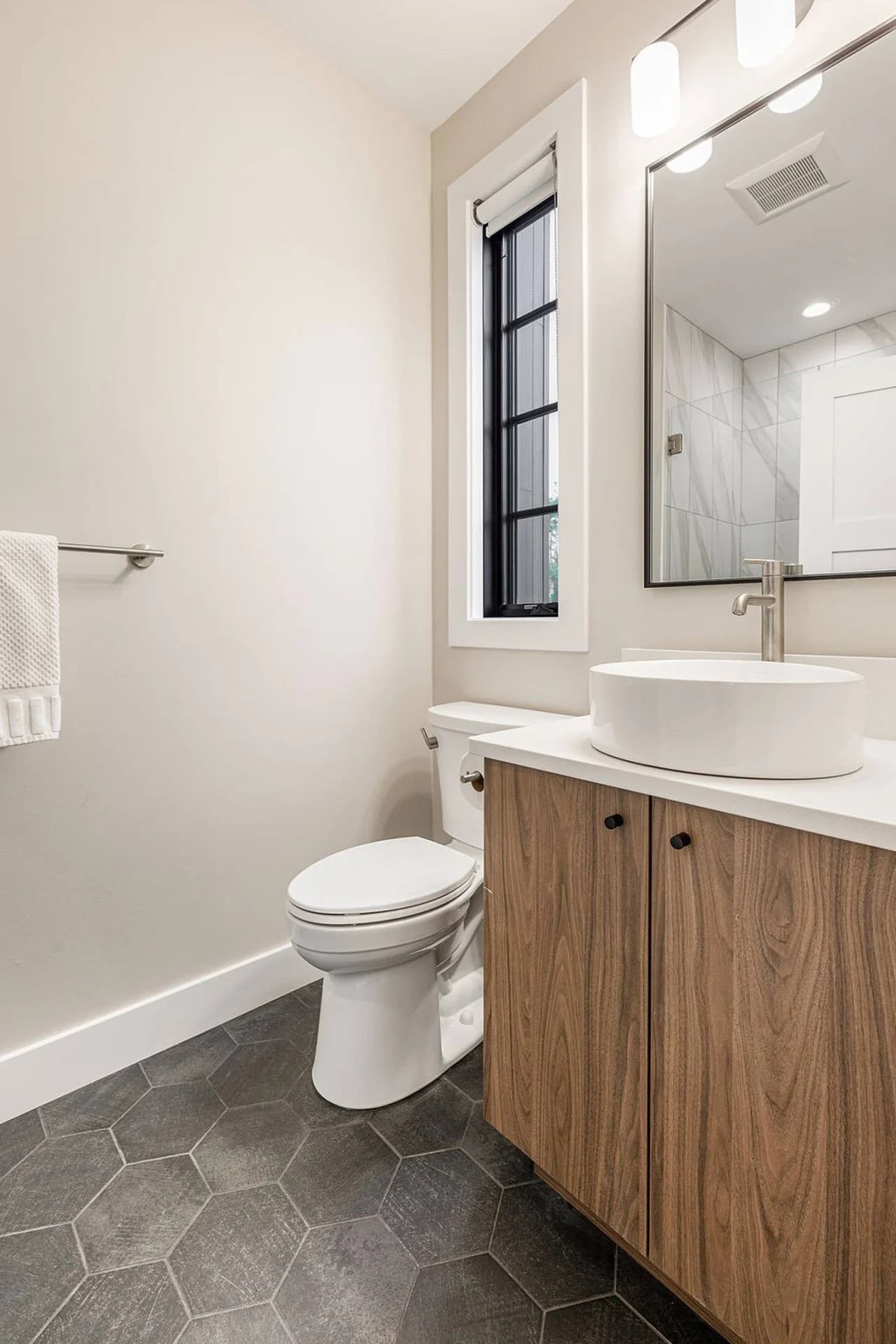 Hamilton Place | Sagewood Building 6BR | Near Downtown Beaches photo 12