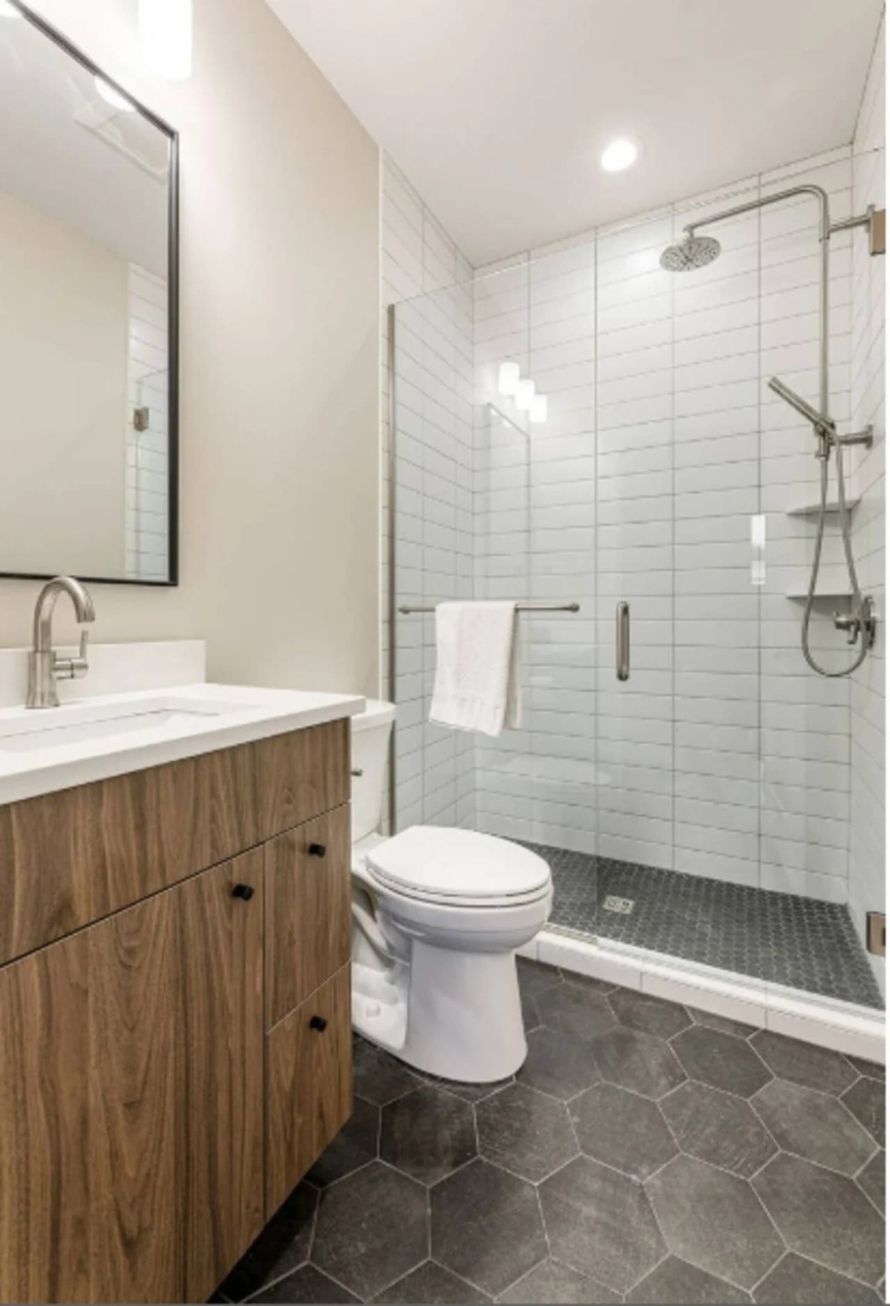 Hamilton Place | Sagewood Building 6BR | Near Downtown Beaches photo 14