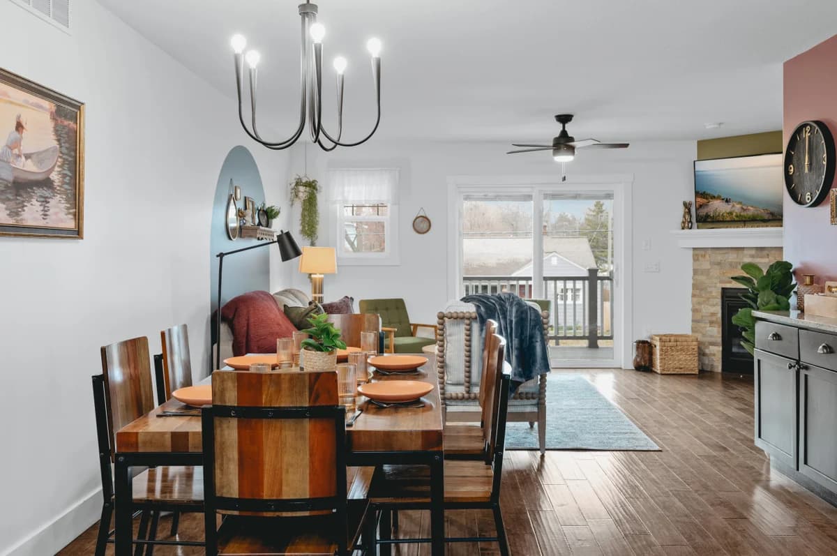 Ivy House: 3BR Townhome Downtown Beaches Wineries photo 3