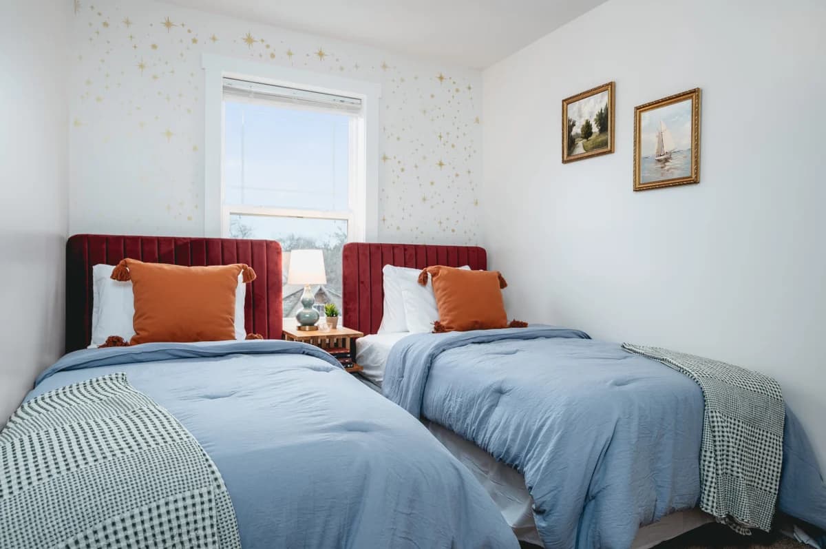 Ivy House: 3BR Townhome Downtown Beaches Wineries photo 9