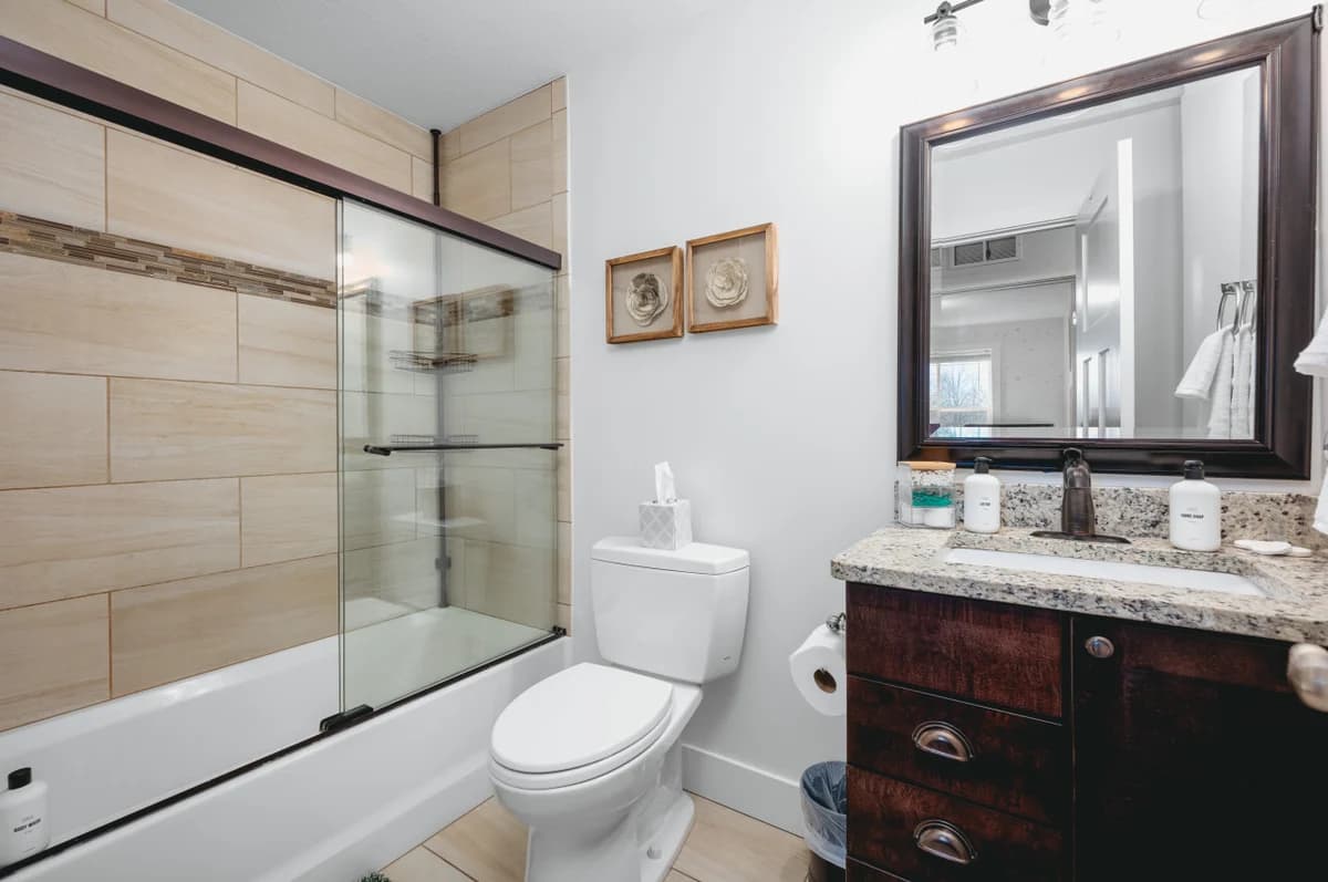 Ivy House: 3BR Townhome Downtown Beaches Wineries photo 40
