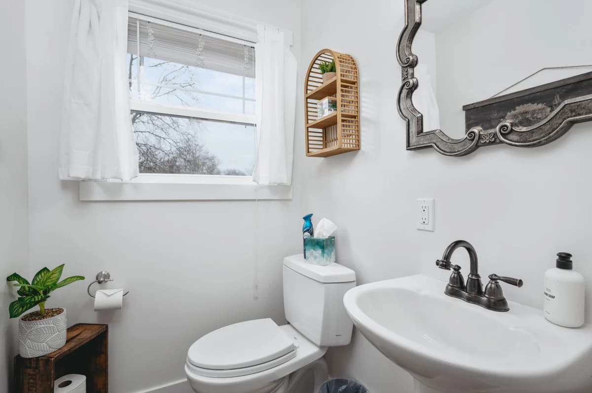 Ivy House: 3BR Townhome Downtown Beaches Wineries photo 45