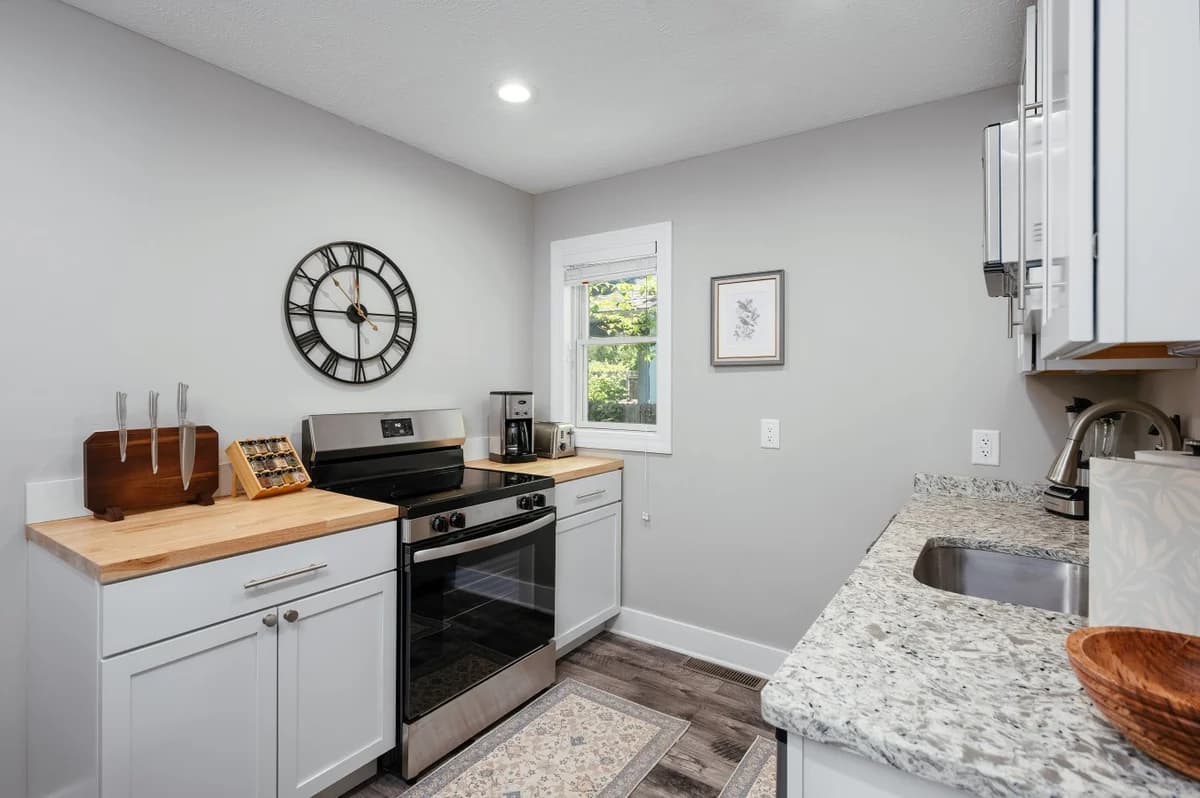 Northern Sky Cottages | 3 Houses | 8BR | 4BA | 2 Hot Tubs | Game Shed & Private Yard photo 32