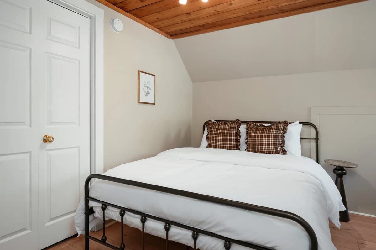 Northern Sky Cottages | 3 Houses | 8BR | 4BA | 2 Hot Tubs | Game Shed & Private Yard photo 55