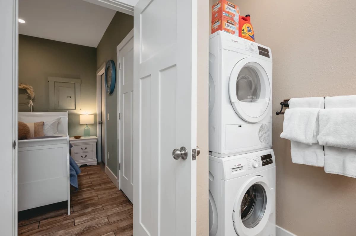 Primrose Studio: 1BR Studio near Downtown Beaches Wineries photo 25