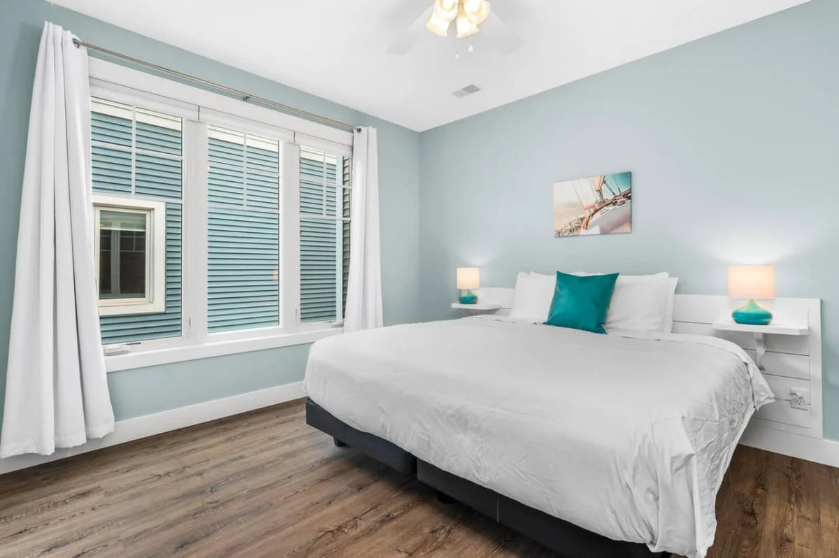 Private Hot Tub The Roost 16 |2BR |Patio |Downtown photo 8
