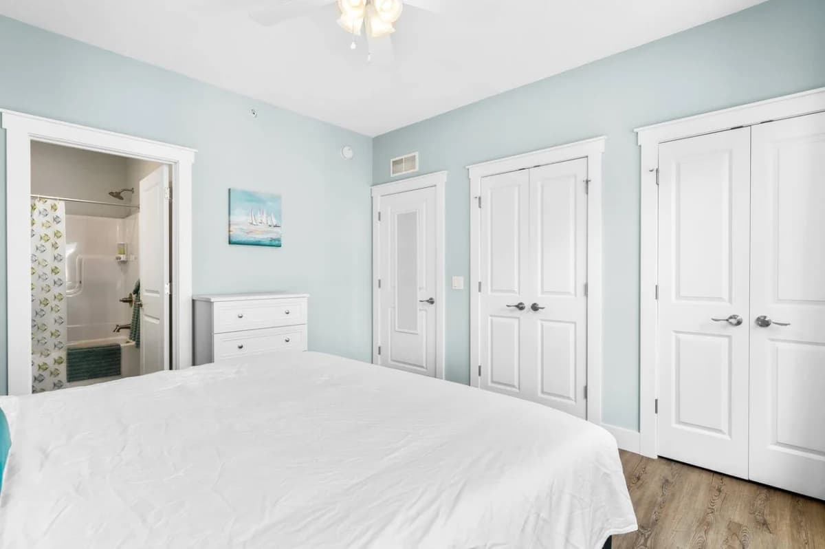 Private Hot Tub The Roost 16 |2BR |Patio |Downtown photo 9