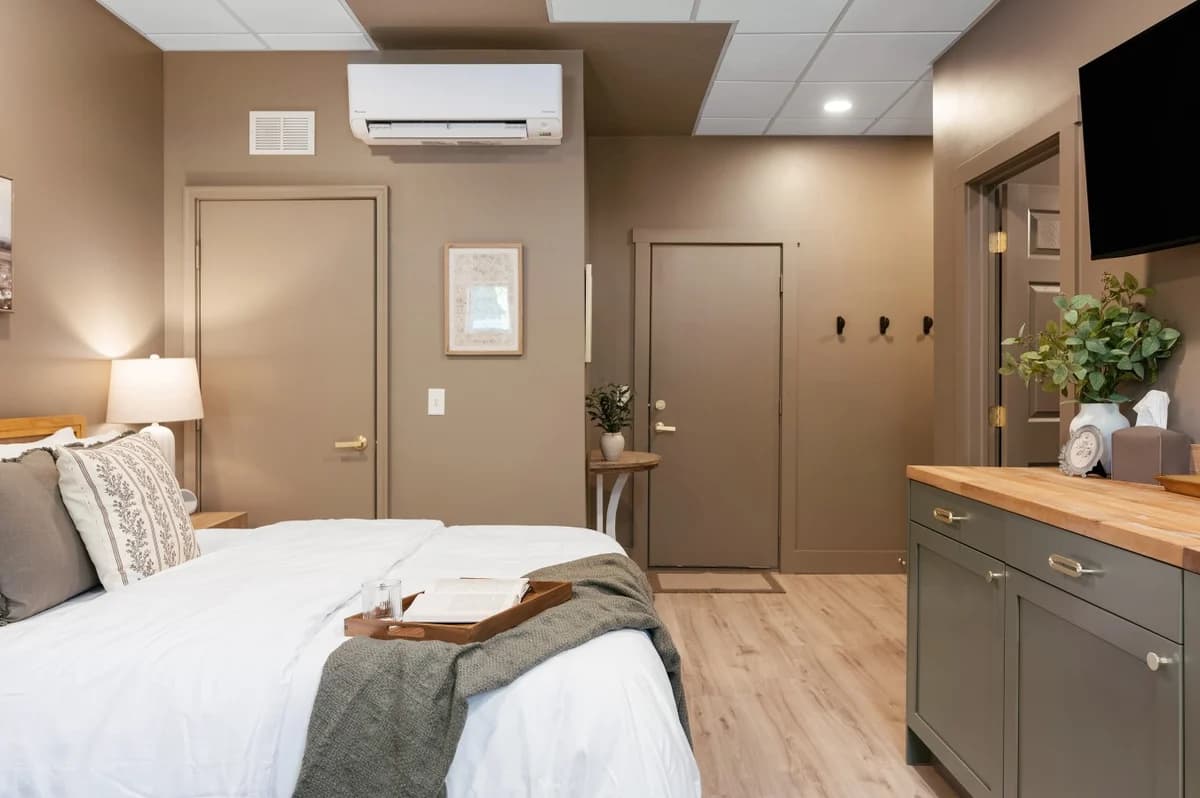 Sage Solace Studio | Near Downtown & Beaches photo 16