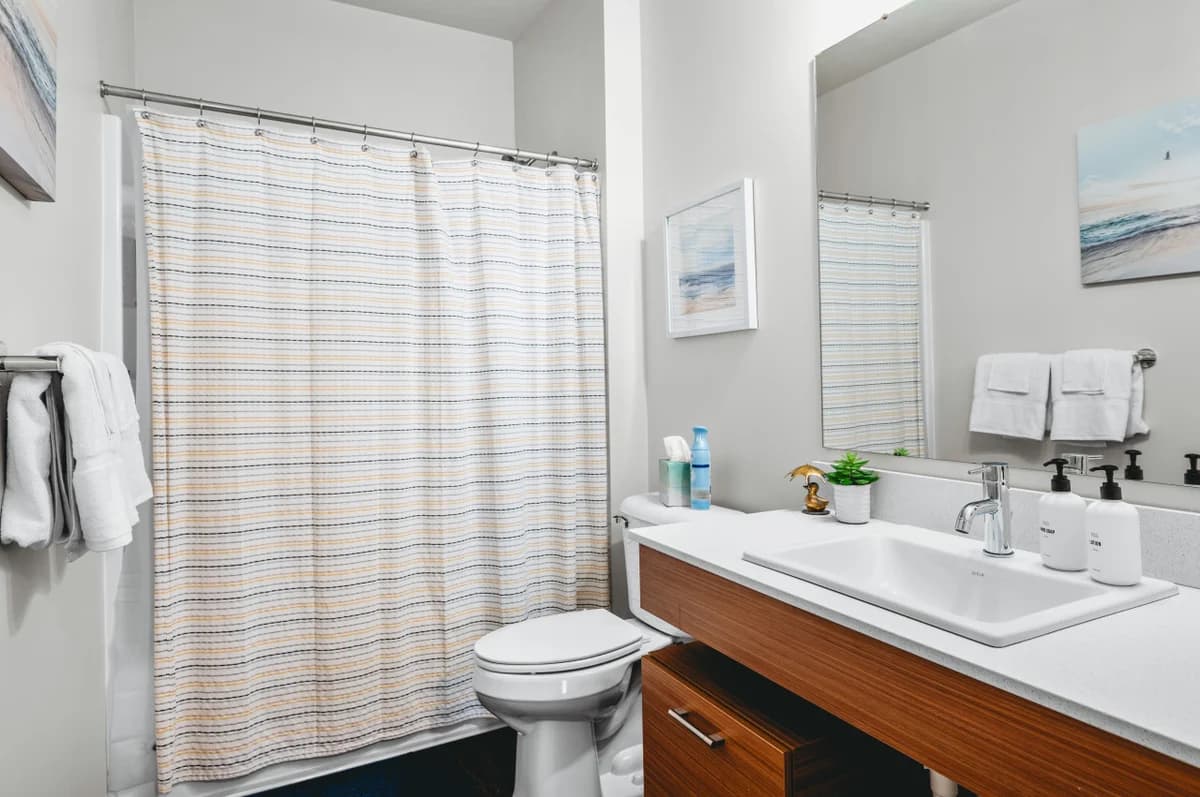 Shoreline: 2BR Condo Near Downtown, The Bay and Wineries photo 18