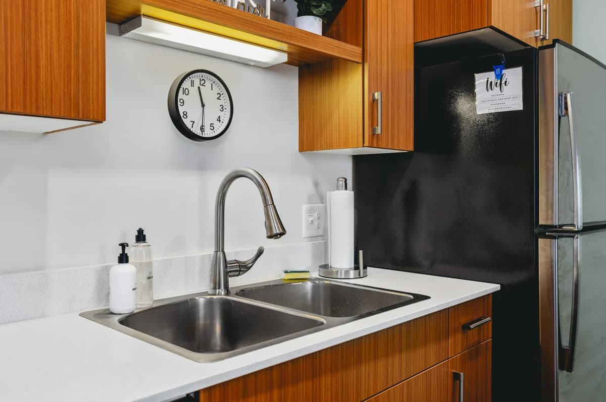 Shoreline: 2BR Condo Near Downtown, The Bay and Wineries photo 45