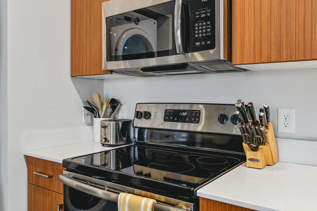 Shoreline: 2BR Condo Near Downtown, The Bay and Wineries photo 46