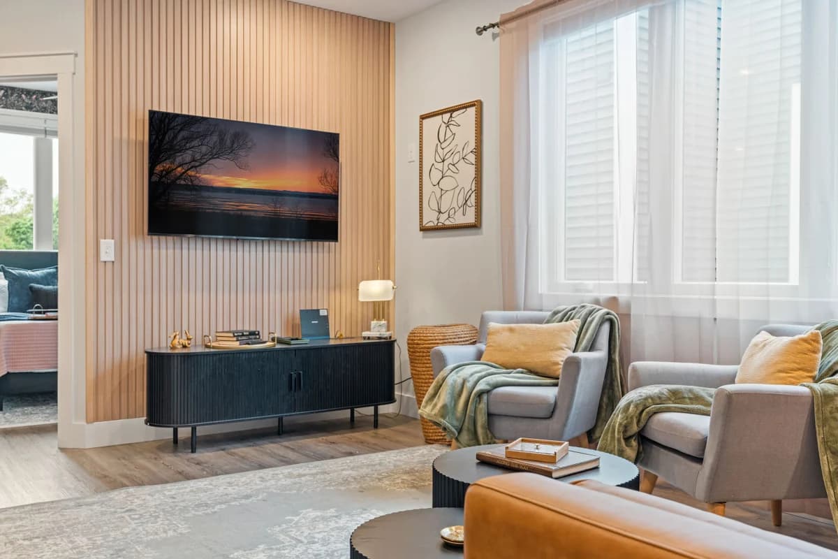 Stone & Flora 2BR Condo Near Downtown and Bay photo 5