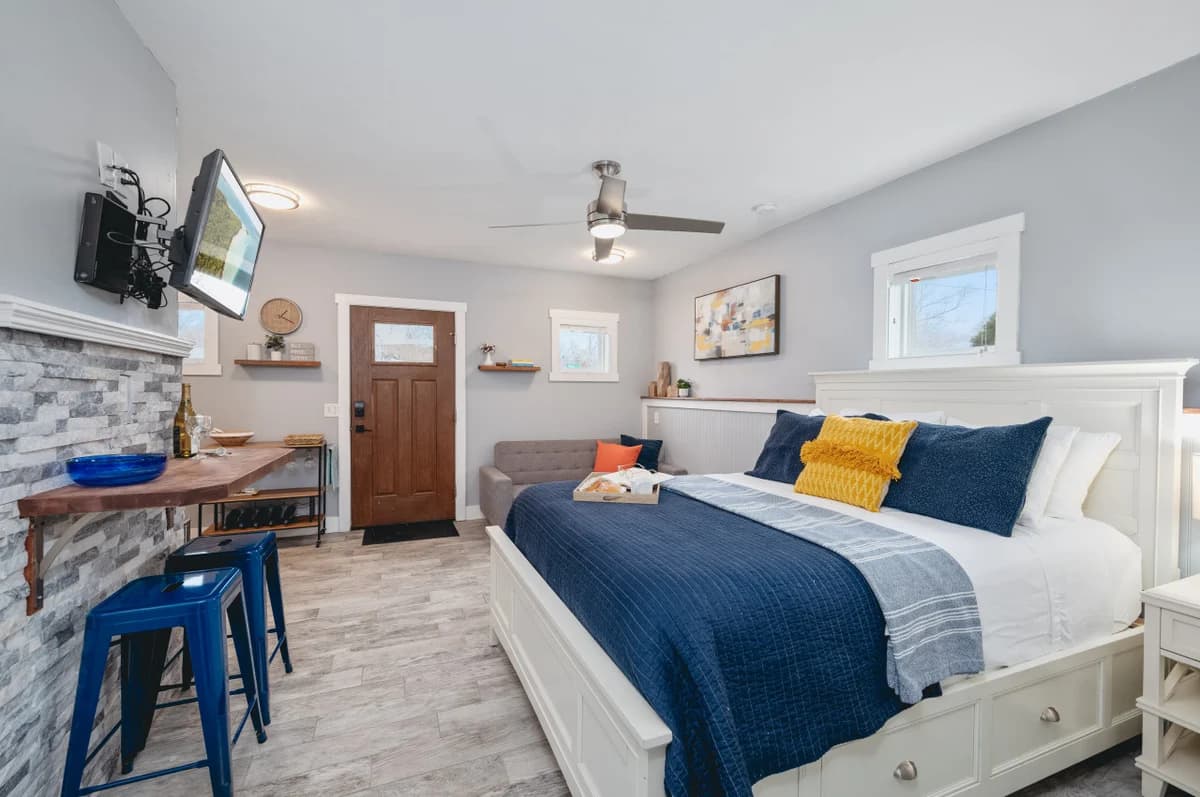 Studio TC Close to Downtown Beaches and Wineries
