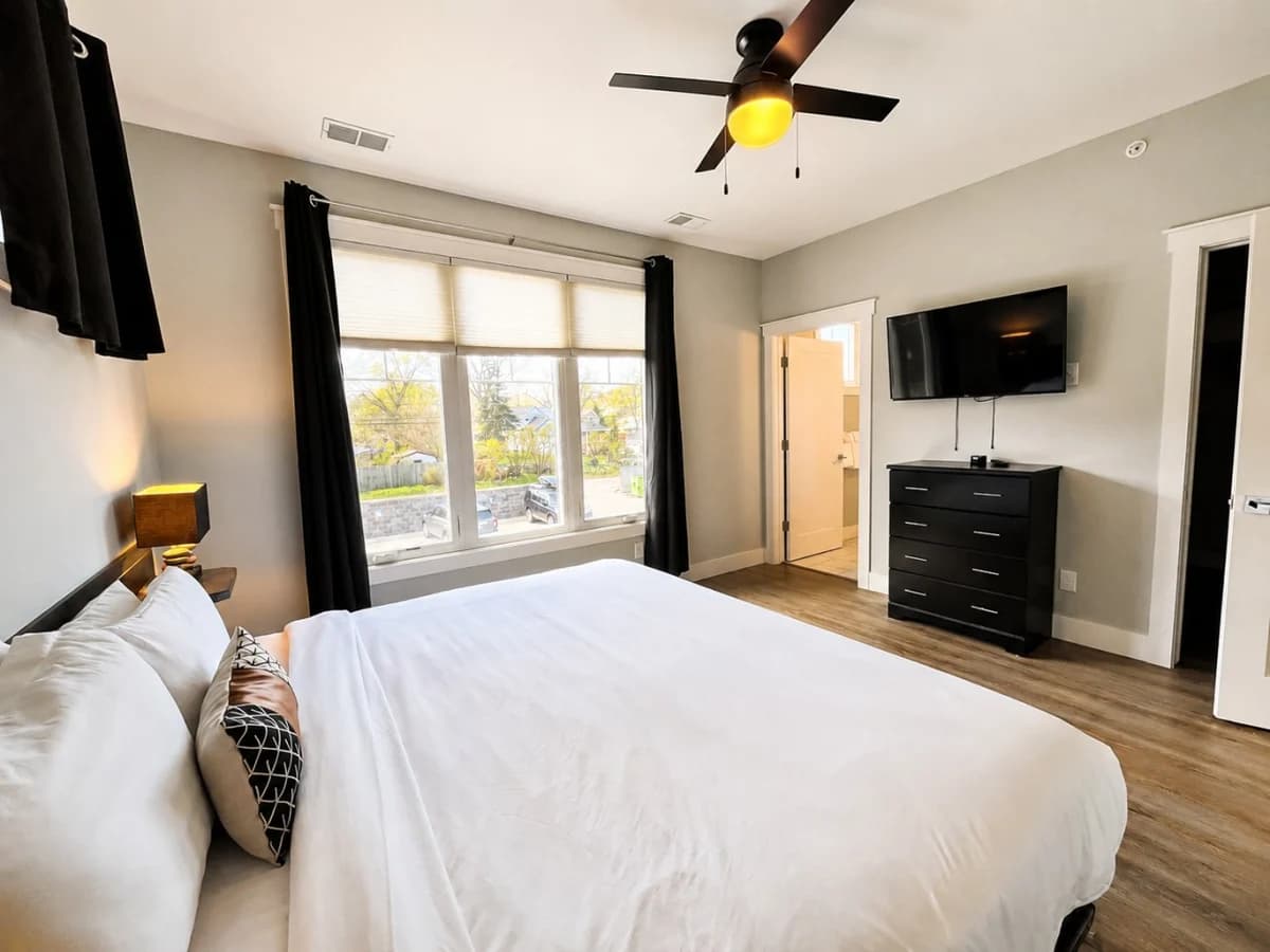 The Haven 10 | 2BR | Rooftop Patio |Downtown photo 9