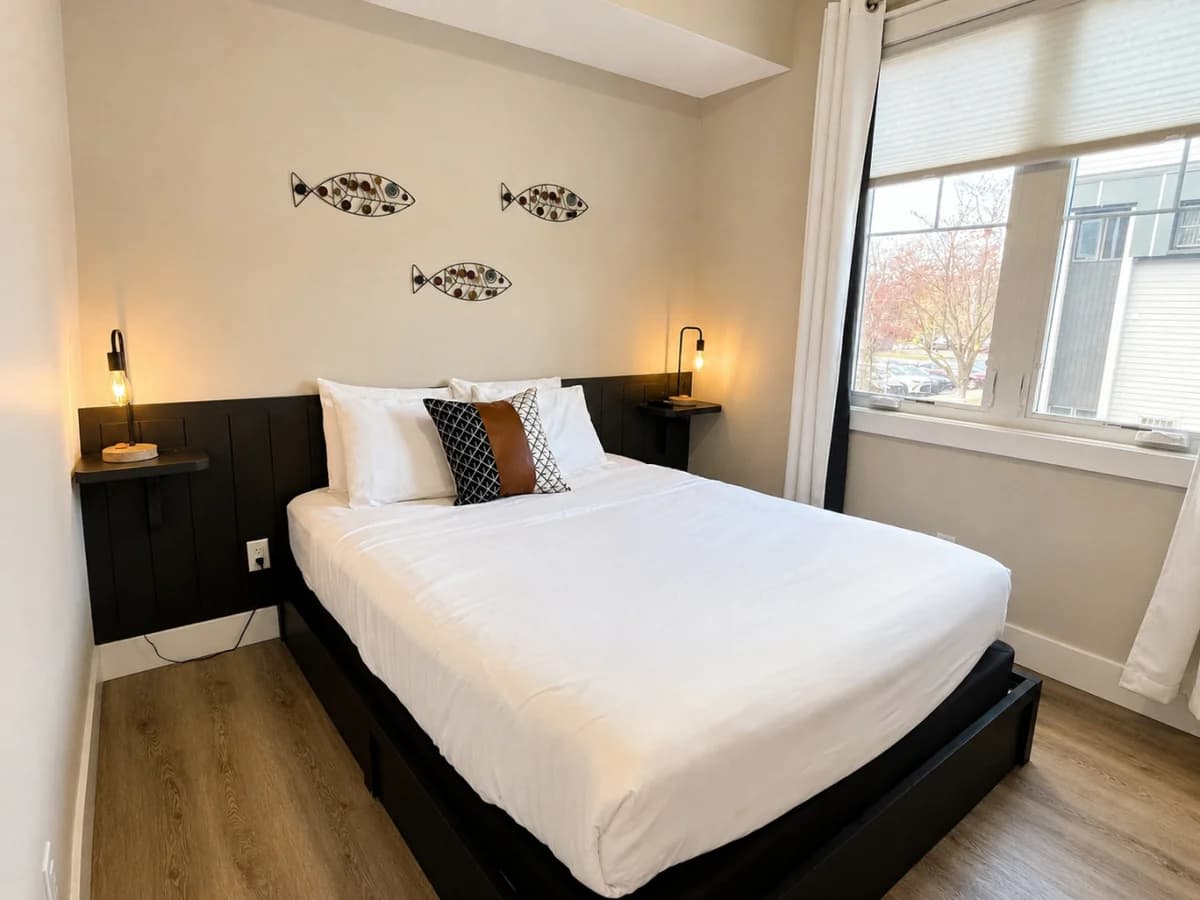 The Ledge 9 | 2BR | Rooftop Patio |Downtown photo 10