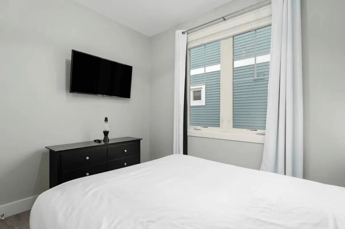 The Nook 8 | 2BR | Rooftop Patio | Downtown photo 8